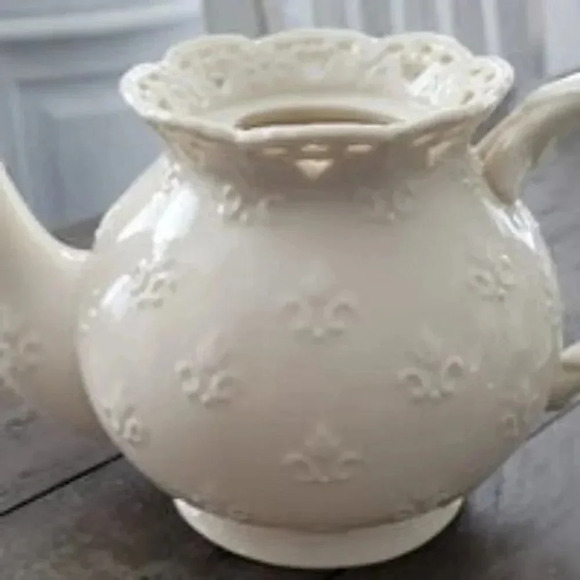 Skye McGhie Cream lace porcelain teapot and tea light warmer stand - Picture 2 of 6